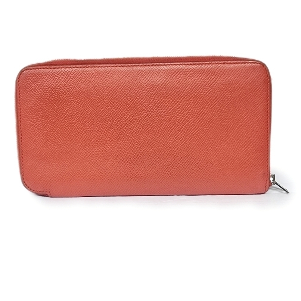 Hermès Leather Wallet – A Timeless Luxury with Character - Picture 2 of 12